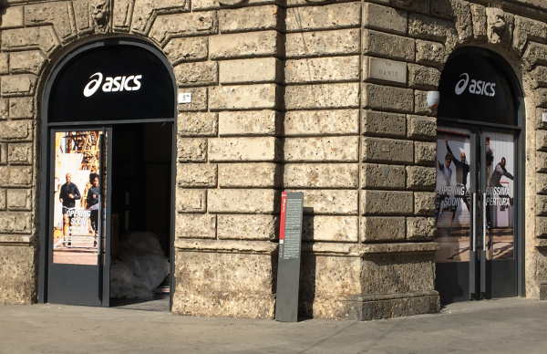 Asics e A.R.P. collaborano per l'apertura del nuovo Flagship store Asics di  Milano - A.R.P Advanced Retail Project